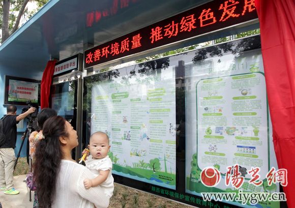 市民通過(guò)環(huán)保智慧信息平臺(tái)可以了解到很多關(guān)于環(huán)保方面的小知識(shí),實(shí)時(shí)查詢(xún)空氣質(zhì)量等。