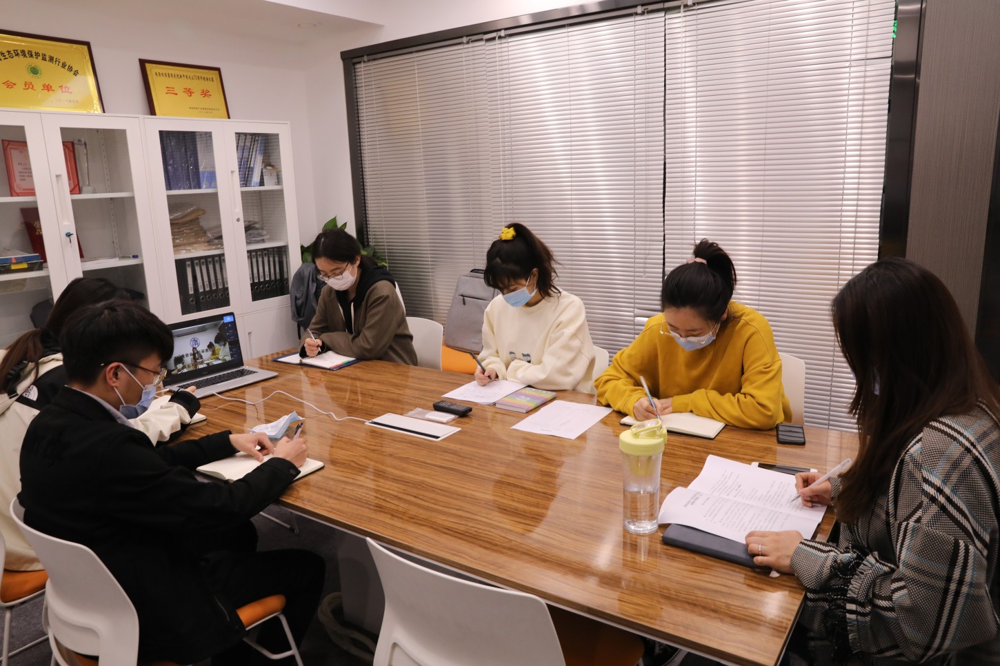 1586909341649445Dljf.jpg 20200413投資公司開展規章制度培訓.jpg