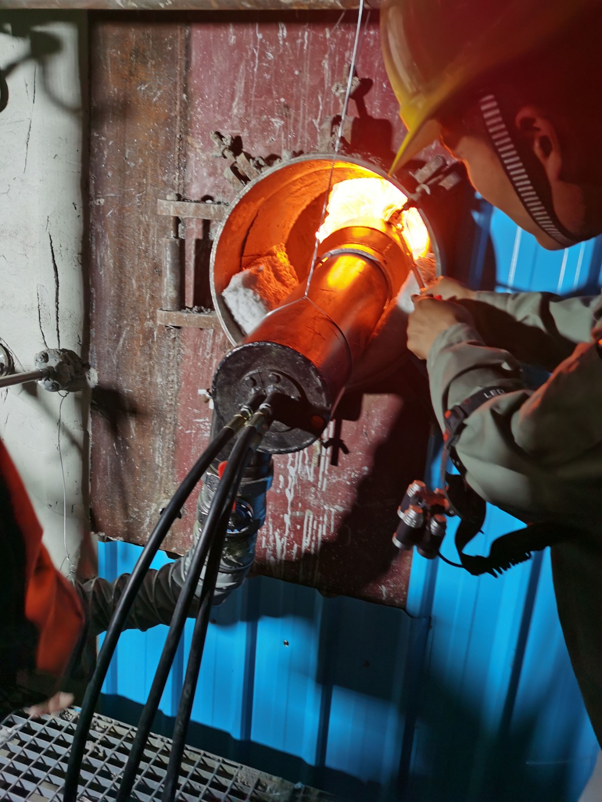 1595354648935650FcXJ.jpg 國源公司榆林生活垃圾焚燒發電項目1#爐烘爐成功點火.jpg