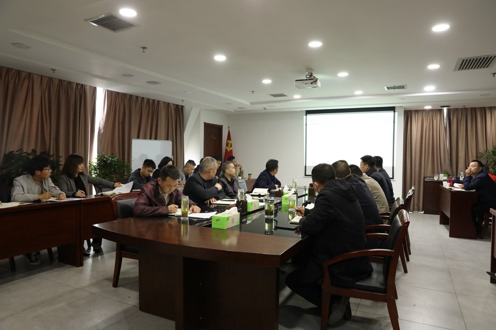 1616980938301558yAbS.jpg 水環境公司召開2021年安全生產委員會議.JPG