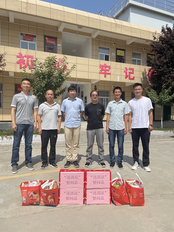 1626145632893358HvLT.jpg 心系一線 關愛職工 智信公司開展“夏日送清涼”活動_副本.jpg