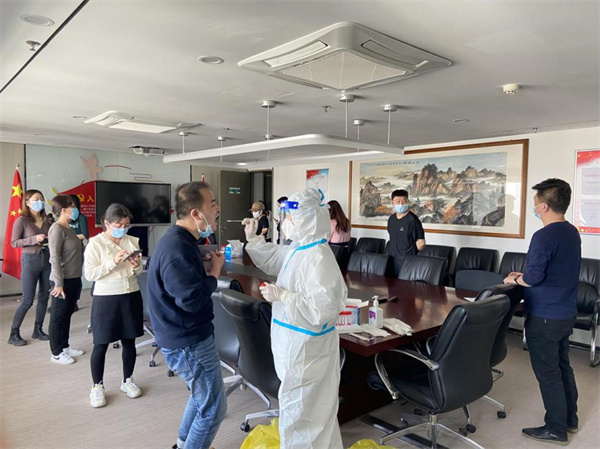 中圣公司：開(kāi)展全員核酸檢測(cè) 筑牢抗疫安全防線（終）圖片1.jpg