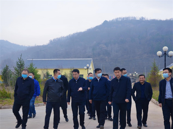 省黃帝陵文化園區管委會副主任、黃陵縣委副書記、縣長李建雄到水環境公司黃陵縣污水處理廠調研.jpg
