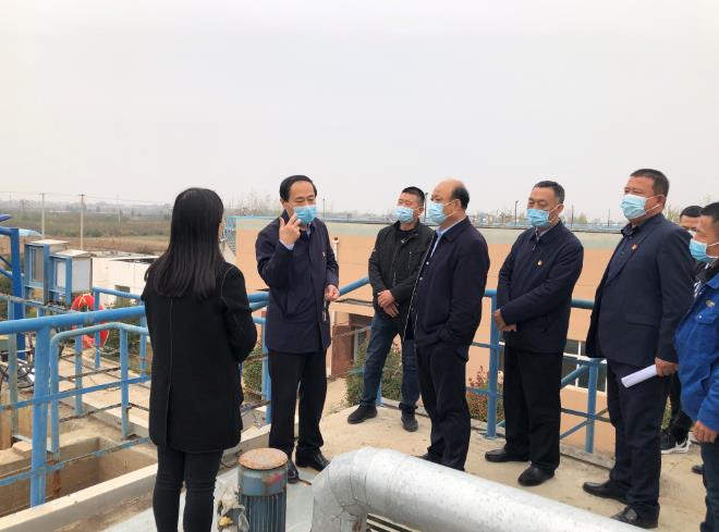 大荔縣委書記由建新到水環境公司大荔縣經開區污水處理廠調研.jpg