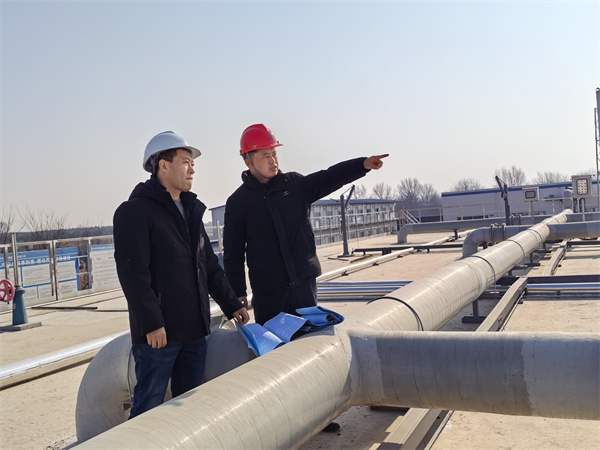 1767507734776026eXtu.jpg 【我的新年愿望】生態建設公司陶巍(右一).jpg